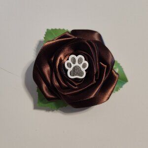 Ribbon roses w/paw print center